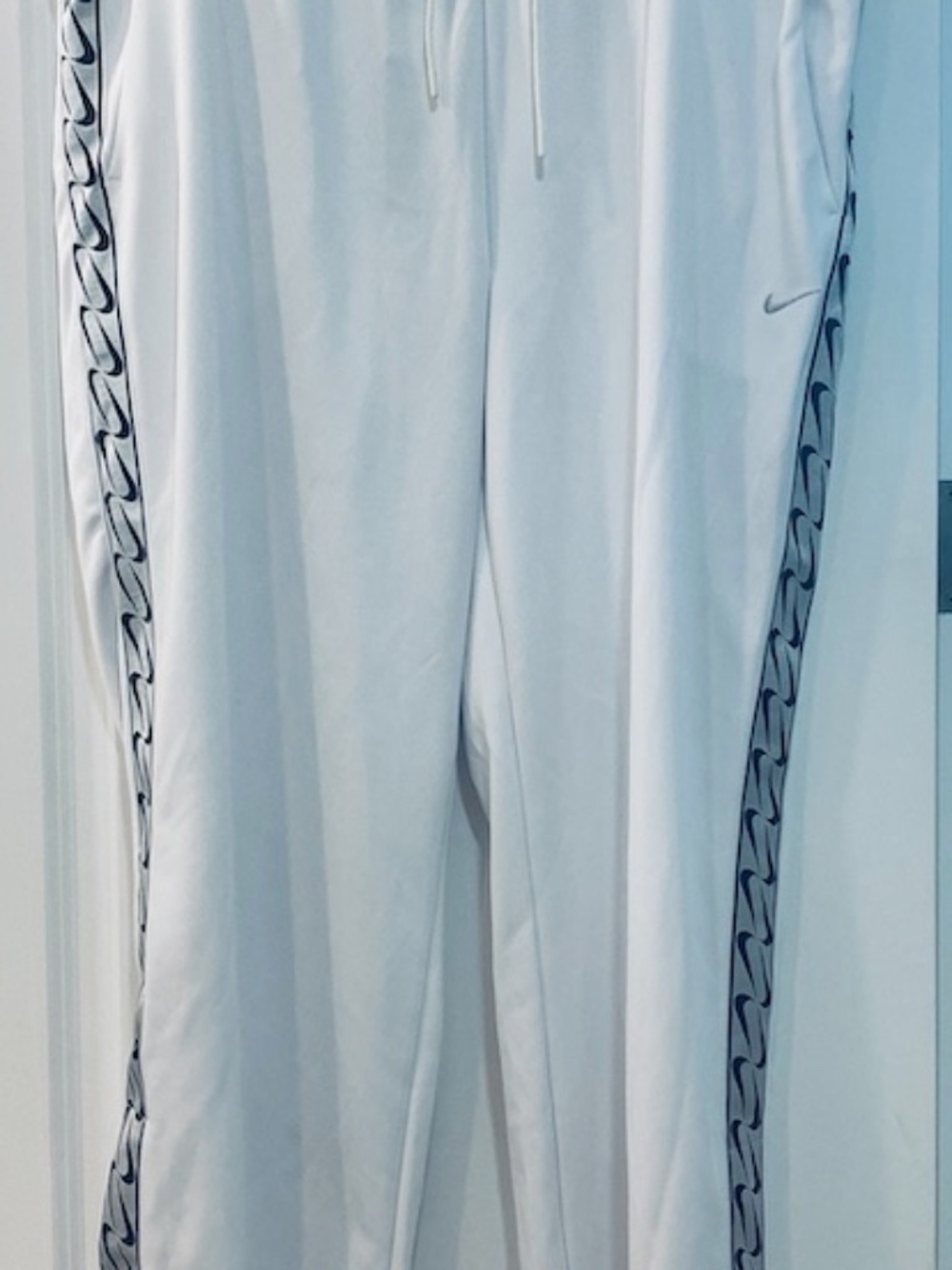 NWT! Nike Womens BV3470-101 SPTCAS XXL Athletic Apparel